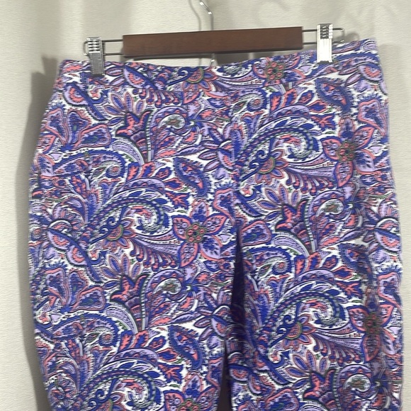 Isaac Mizrahi Purple and Pink Capris stretch - Picture 3 of 4